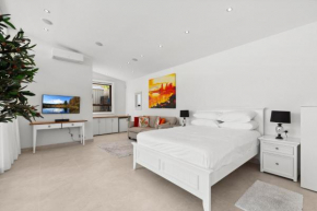 Outstanding 4-Bed Home with Garden Pool & More, Sydney